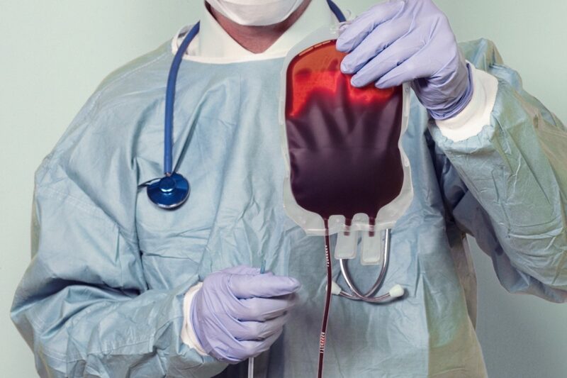 Впервые в истории человеку перелили искусственную кровь!