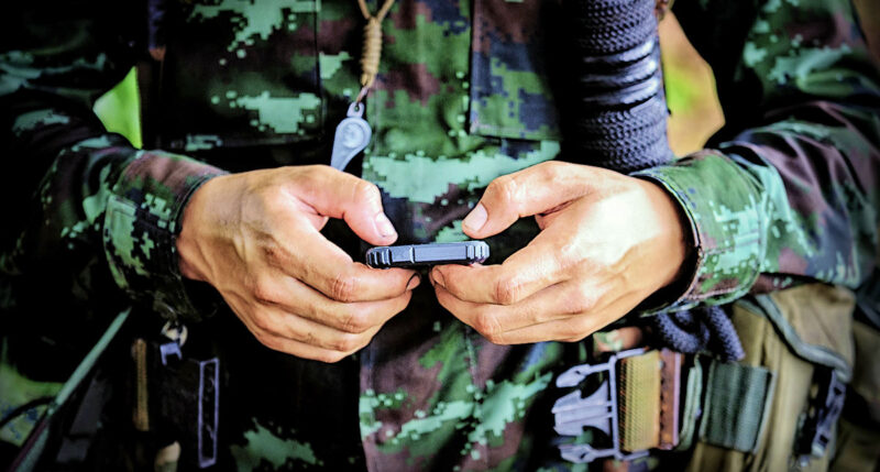 Почему солдату лучше без смартфона, чем с ним?