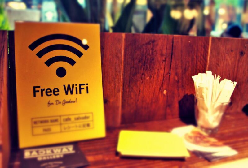 Чем опасен «бесплатный» общественный Wi-Fi?