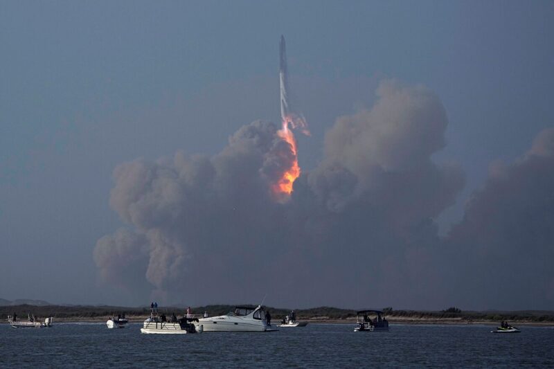 Ракета Илона Маска с успехом... взорвалась. Как это было?