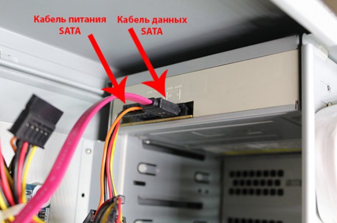 Какой провод питания. Подключение двд привода к материнской плате. Подключение дисковода к материнской плате SATA. DVD ROM разъем материнской плате. Как подключить CD привод к материнской плате.