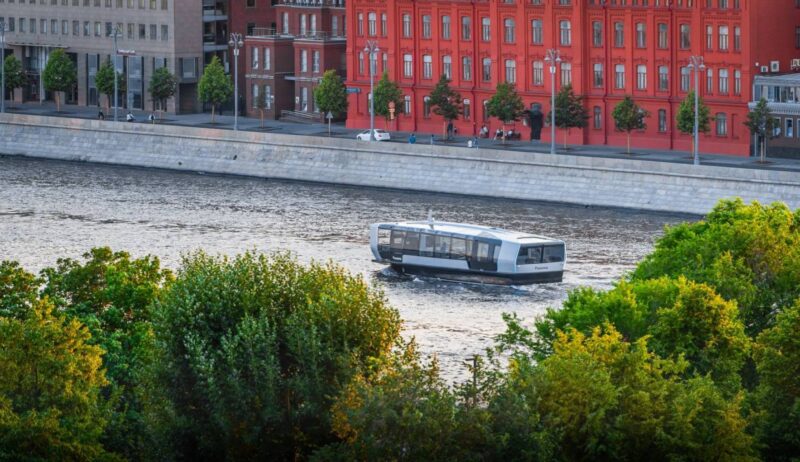 Водные прогулки по Москве станут еще удивительнее: новый вид электрического транспорта на Москве-реке!