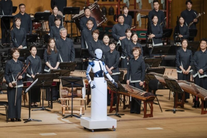 Дирижер из стали и микросхем: Первый в истории Робот-дирижер успешно дебютировал на концерте в Сеуле