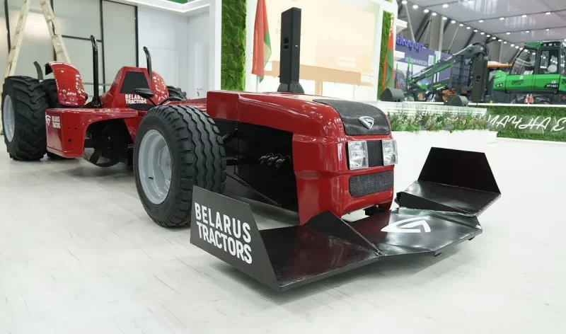 На выставке «Иннопром-2023» показали спорткар из узлов и деталей трактора МТЗ