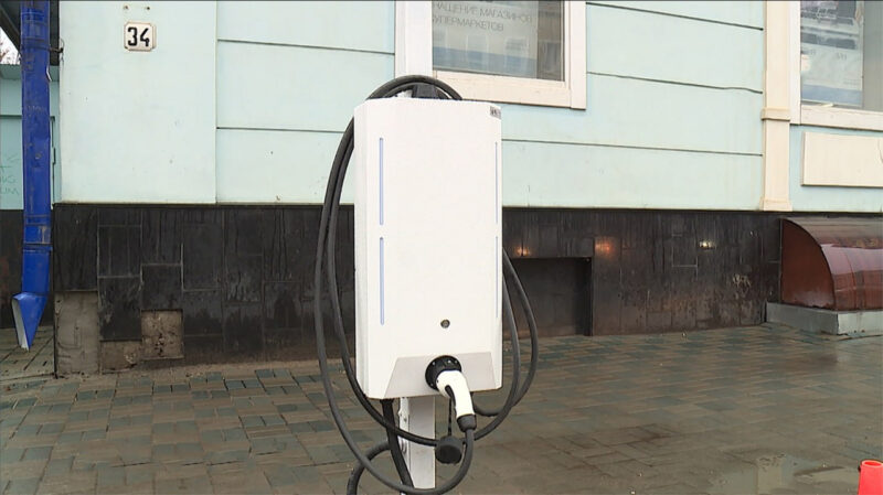 Российских строителей обяжут ставить зарядки для электромобилей в новых домах