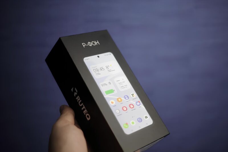 R-FON: первое устройство на операционной системе Rosa Mobile