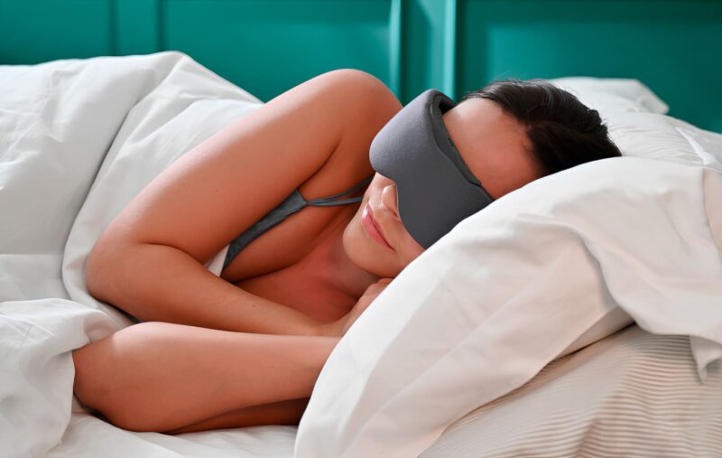Забудьте о бессоннице: маска для сна Aura с эффектом светотерапии