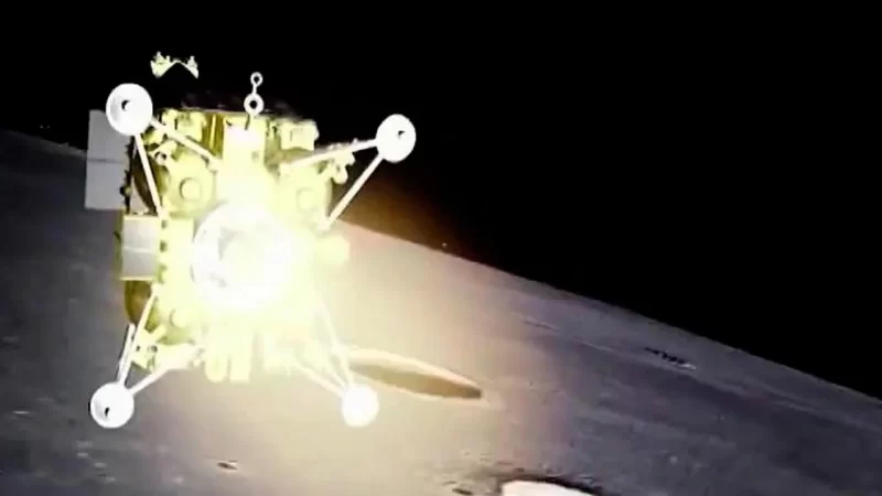 Космическая станция «Луна-25» успешно вышла на лунную орбиту