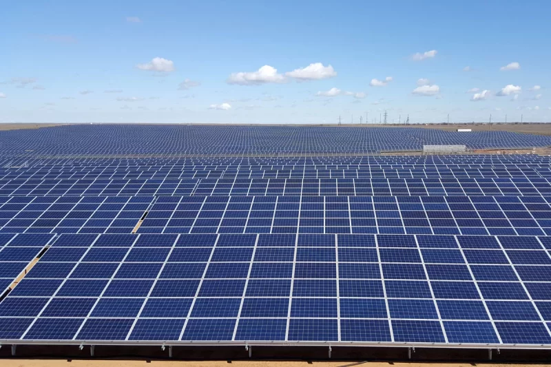 В столице запустили крупнейшую «солнечную» электростанцию