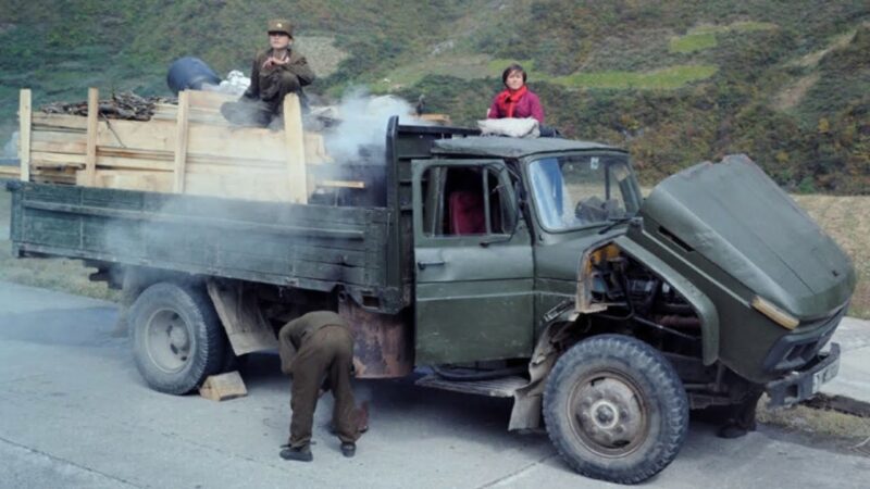 В Северной Корее все еще есть автомобили на дровах!