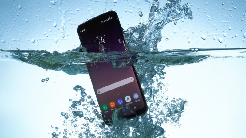 Как высушить излеченный из воды смартфон?