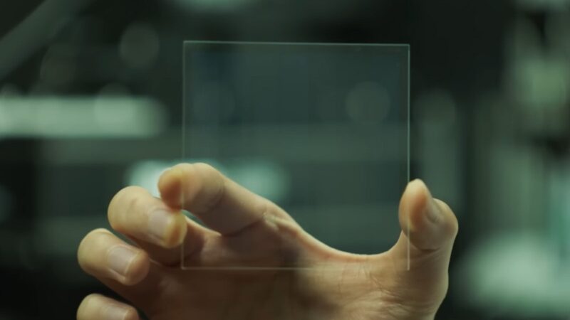 Microsoft разработала стеклянные накопители, способные хранить данные 10 000 лет