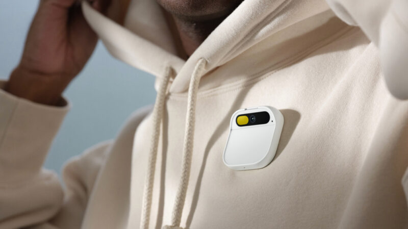 Humane Ai Pin: новый гаджет, который может заменить смартфоны