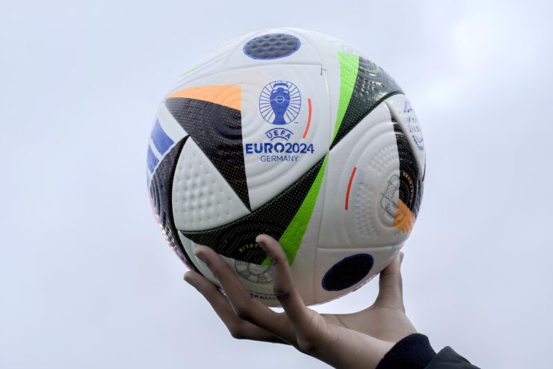 “FUSSBALLLIEBE”: Мяч, который объединяет любовь к футболу и инновации на Евро-2024