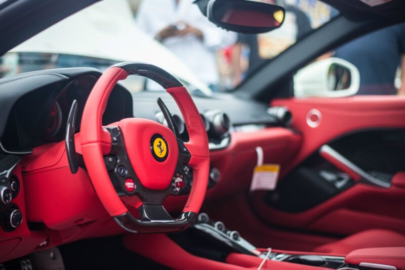 Ferrari планирует оснащать свои суперкары джойстиками