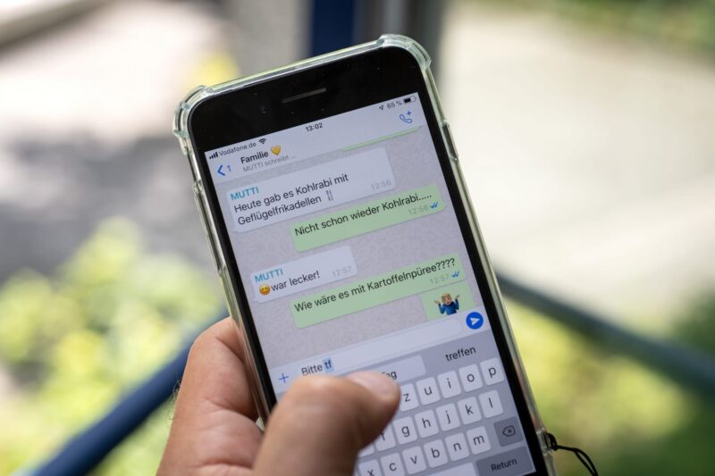 В WhatsApp для iOS появится возможность писать в сторонние мессенджеры