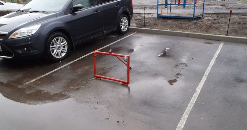 Депутат рассказал, что делать если во дворе «застолбили» все места для парковки