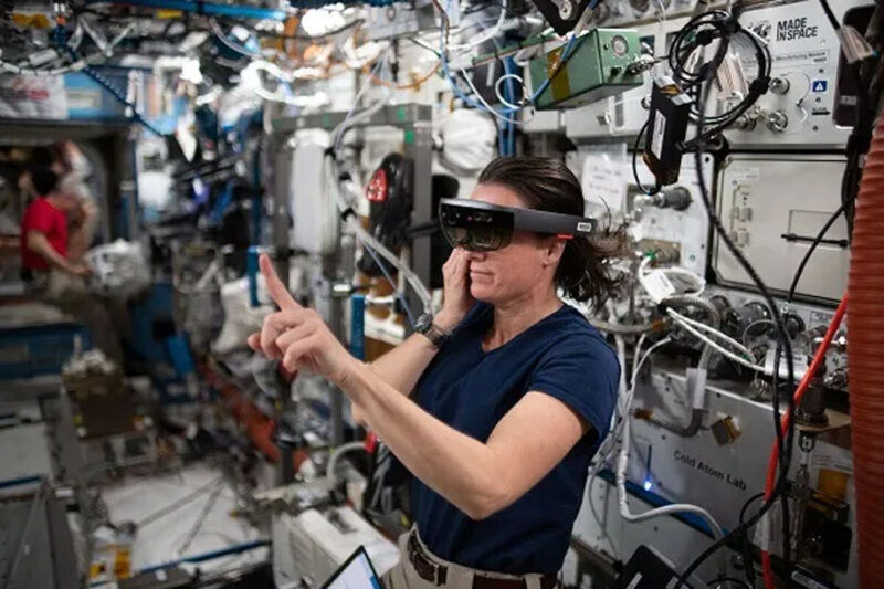 VR: космонавты могут посещать Землю в любое время