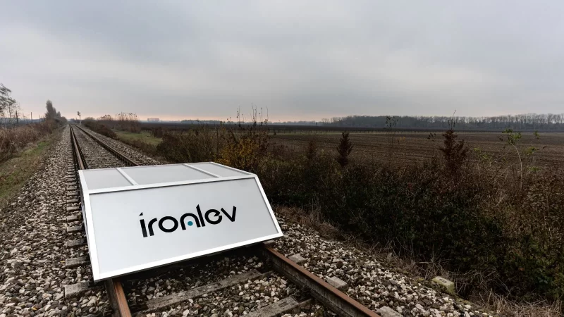 Итальянская компания IronLev протестировала маглев-поезд на обычных ж/д путях