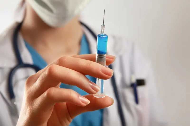 Уникальный пациент: немец жив и здоров после 217 вакцинаций