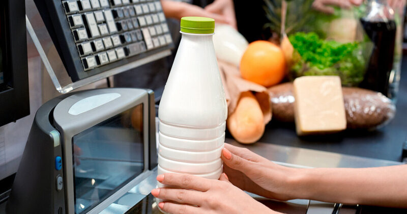 «Честный знак» блокирует продажу испорченного молока на кассе супермаркетов