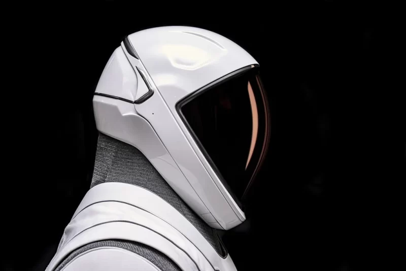 Космос зовет: EVA — новый костюм для покорения неизведанных миров!