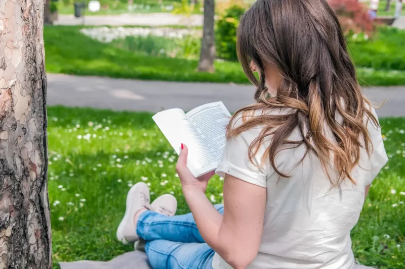 Ученые выяснили, как чтение книг в детстве влияет на грамотность во взрослой жизни