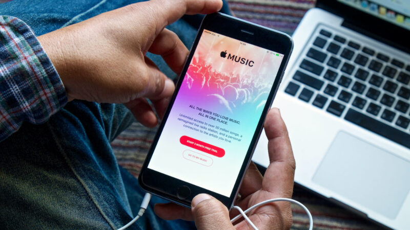 Apple Music работает в России в урезанной версии